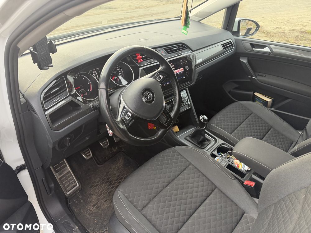 Volkswagen Touran - 4