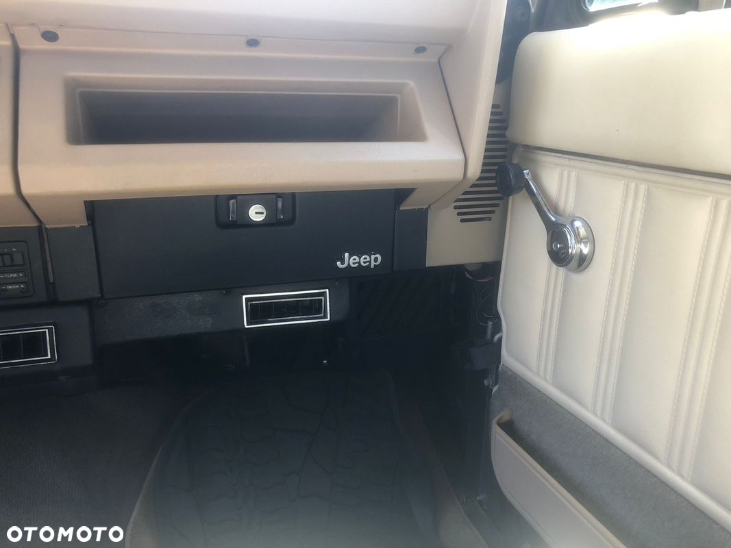 Jeep Wrangler - 26