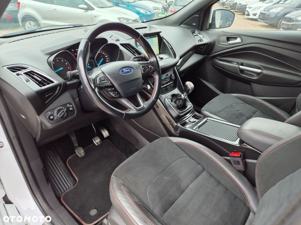 Ford Kuga 1.5 EcoBoost 2x4 ST-Line - 6