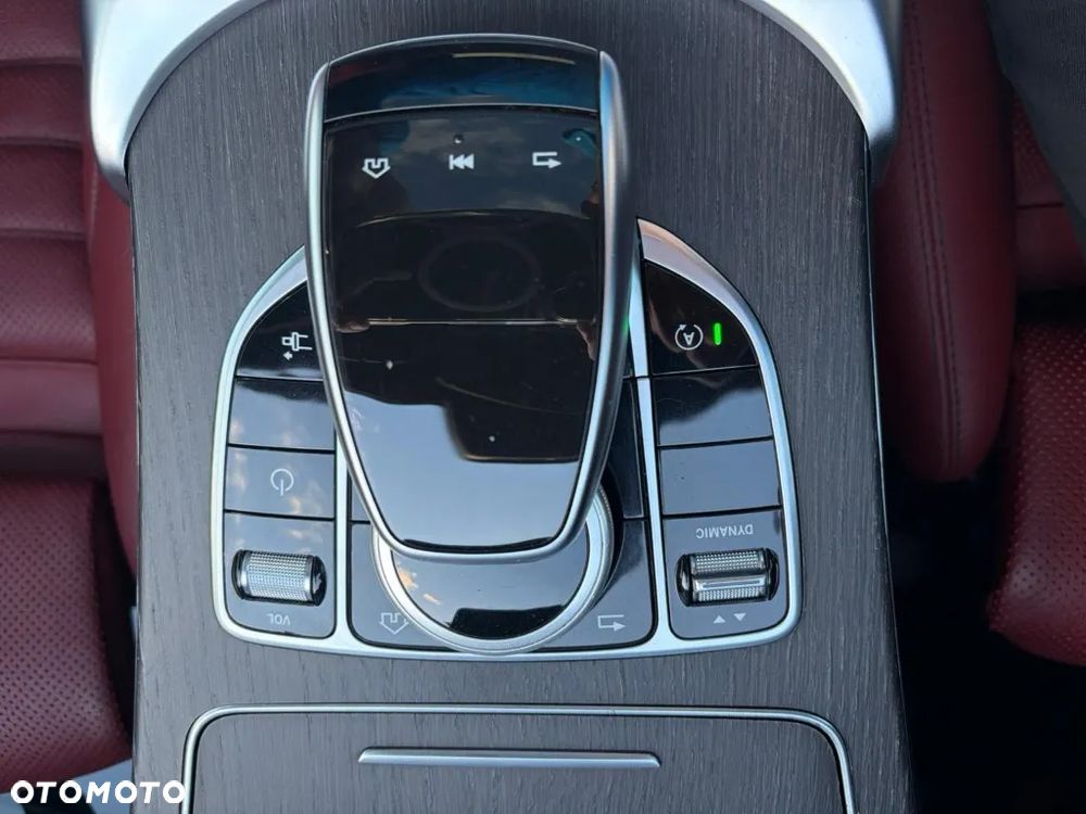 Mercedes-Benz Klasa C 300 4Matic 9G-TRONIC AMG Line Plus - 30