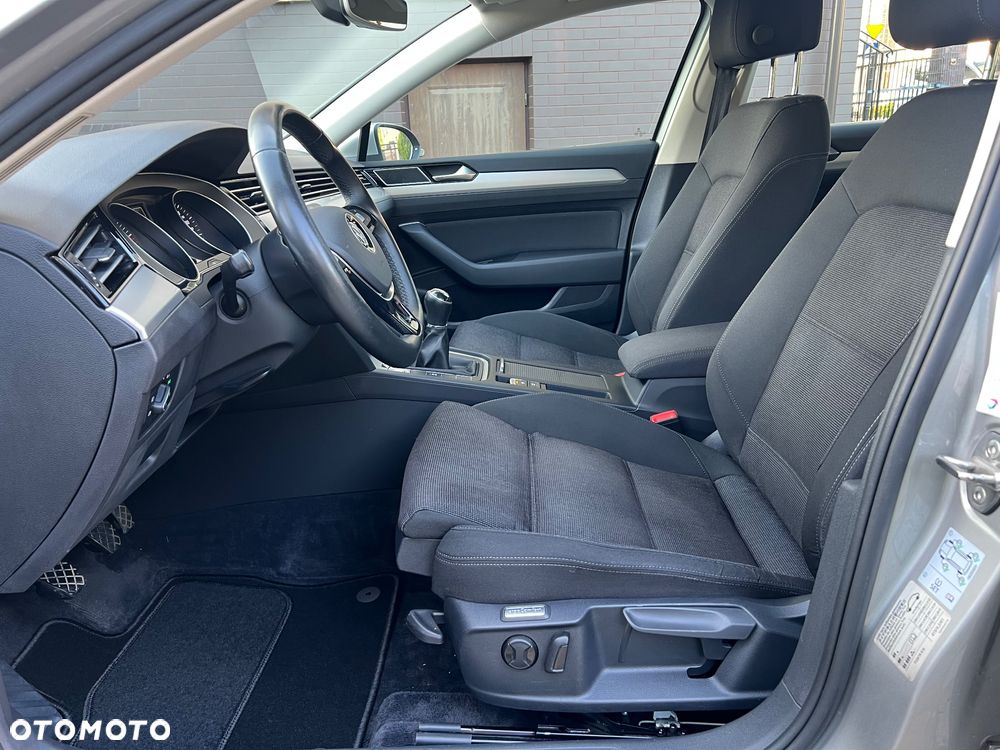 Volkswagen Passat - 30