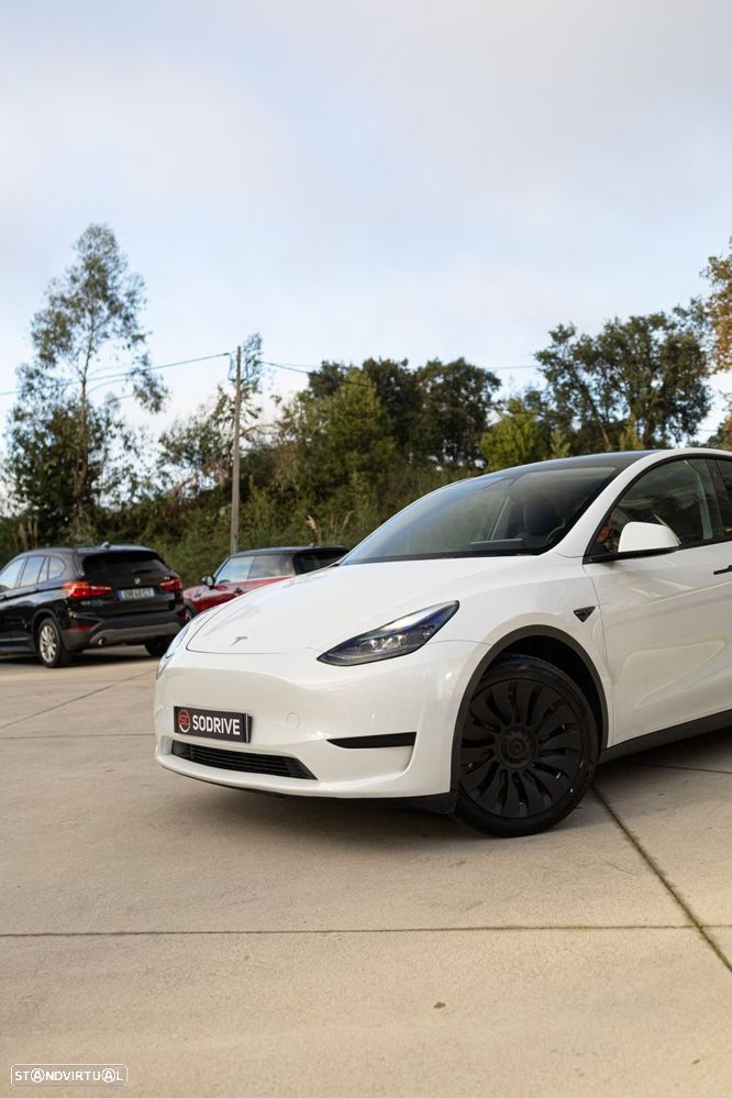 Tesla Model Y Standard RWD - 13