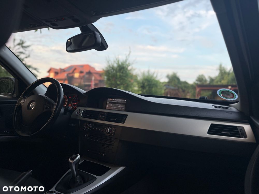 BMW Seria 3 320i Edition Exclusive - 34