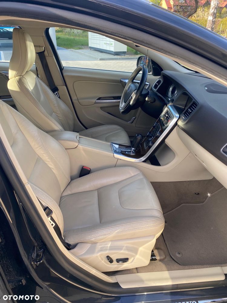 Volvo V60 D5 AWD Summum - 13