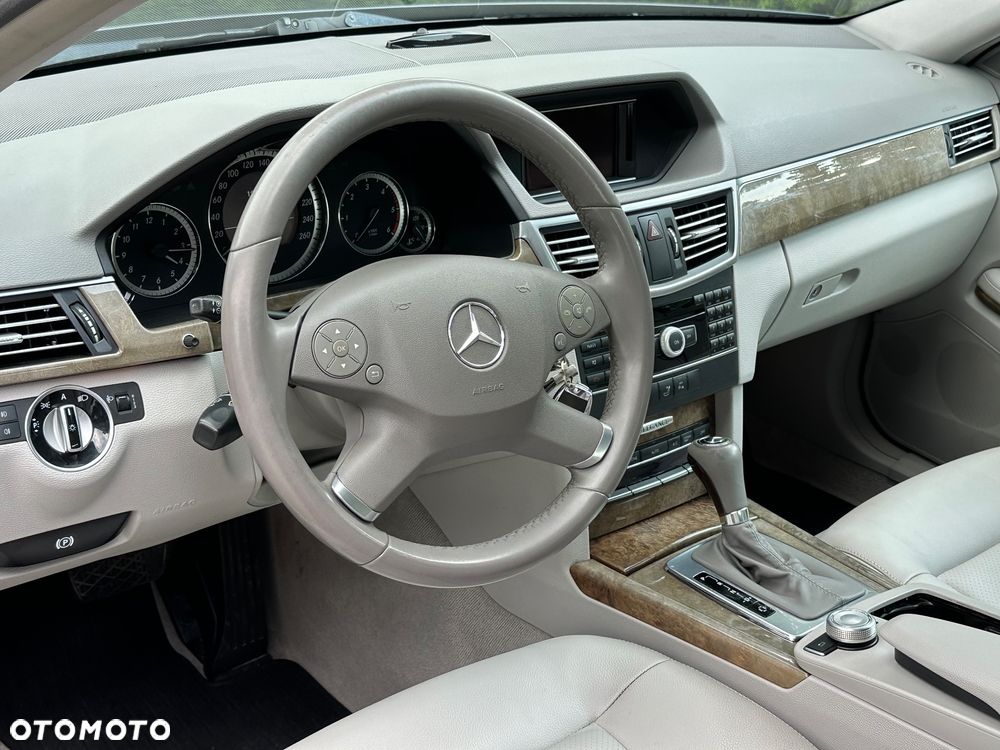 Mercedes-Benz Klasa E 250 T CDI 7G-TRONIC Elegance - 14