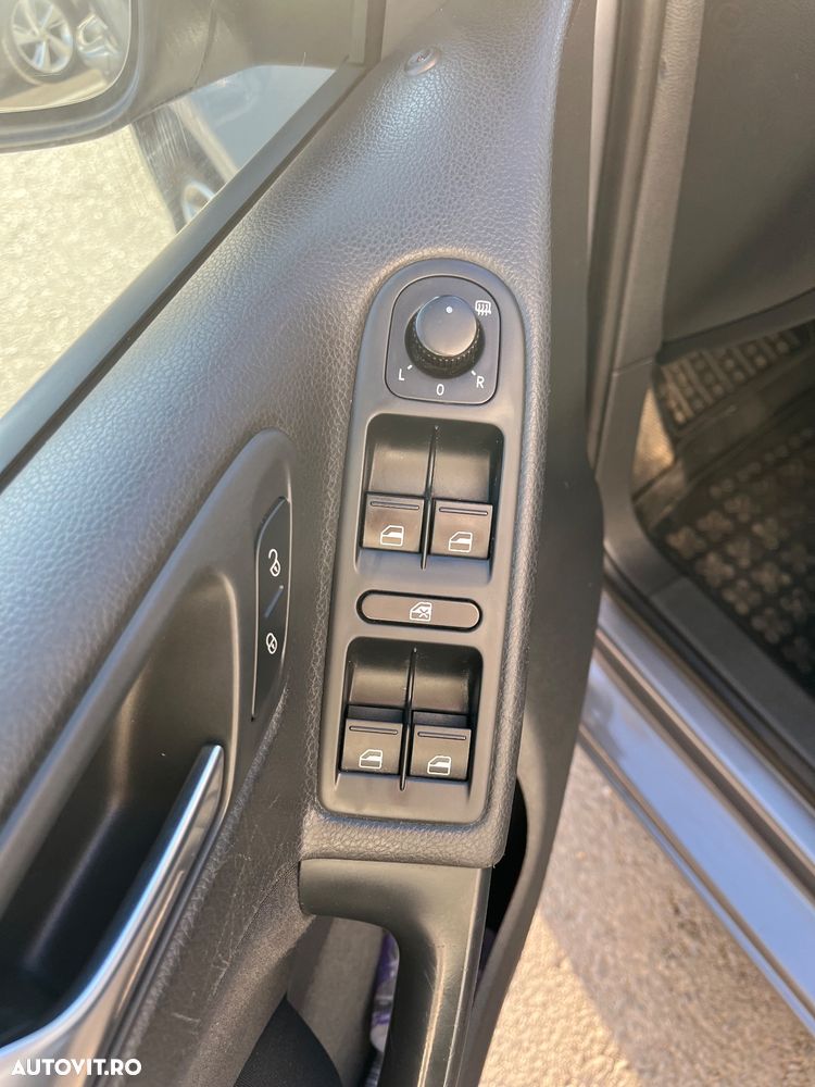 Volkswagen Golf 1.6 TDI DPF Comfortline - 15