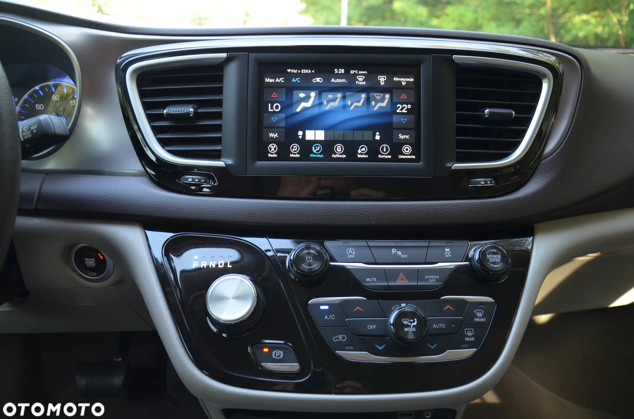 Chrysler Pacifica - 32
