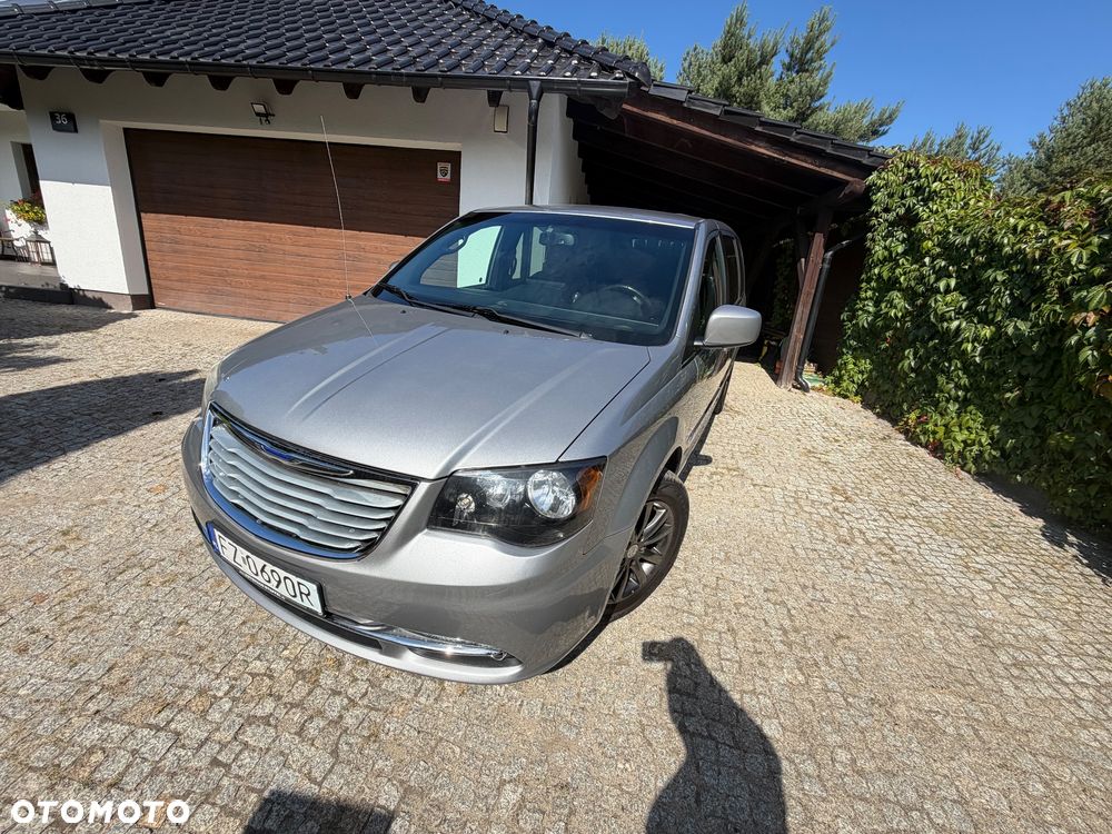 Chrysler Town & Country - 2