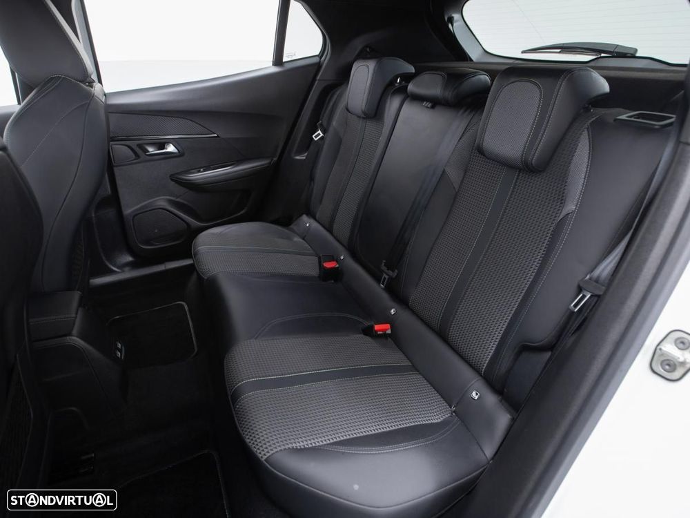 Peugeot 2008 1.5 BlueHDi GT EAT8 - 11