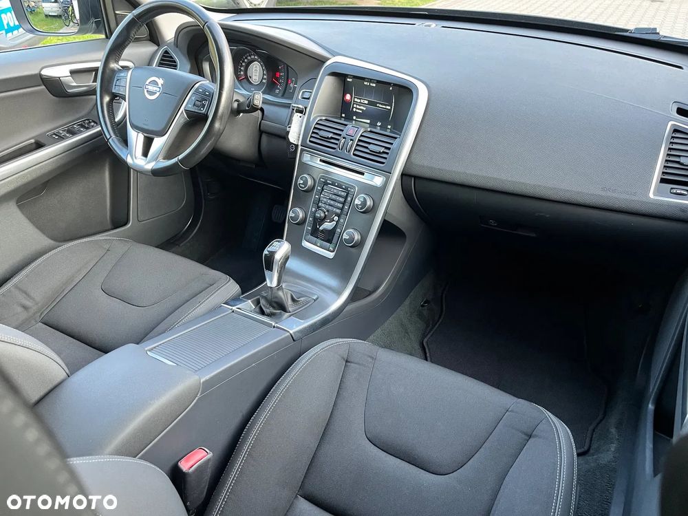 Volvo XC 60 D4 Momentum - 25