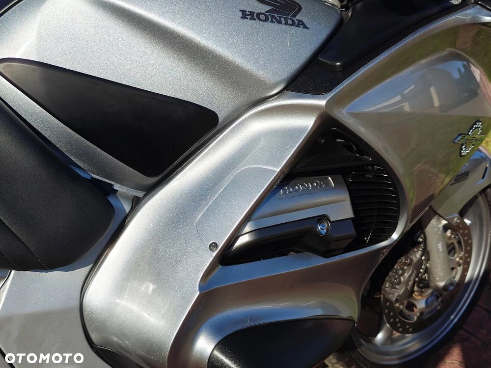 Honda ST - 9
