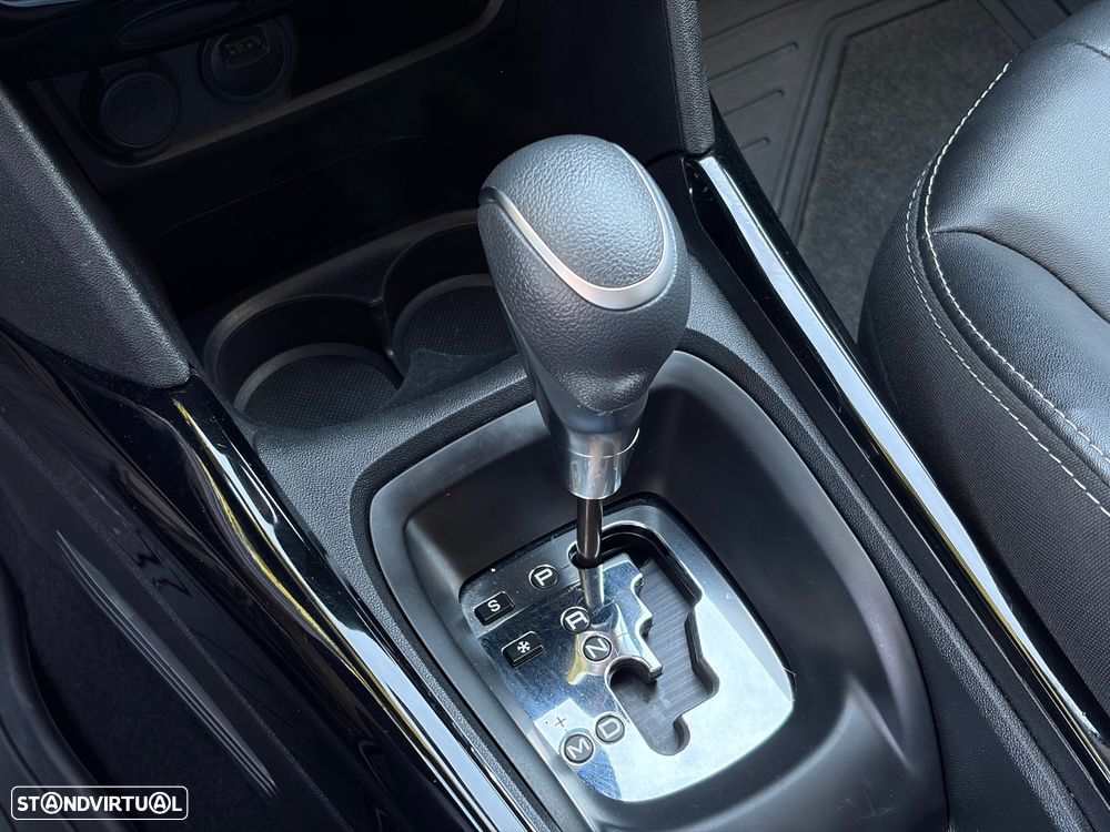 Peugeot 2008 1.2 PureTech Allure EAT6 - 27
