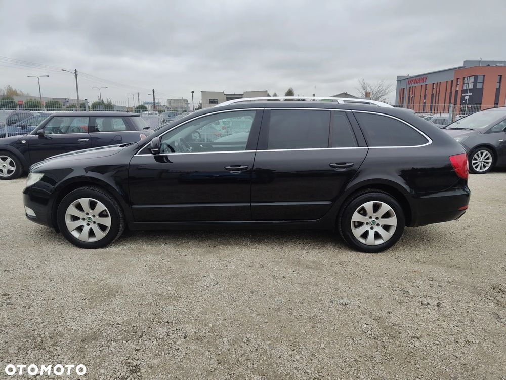Skoda Superb 2011 photo 3