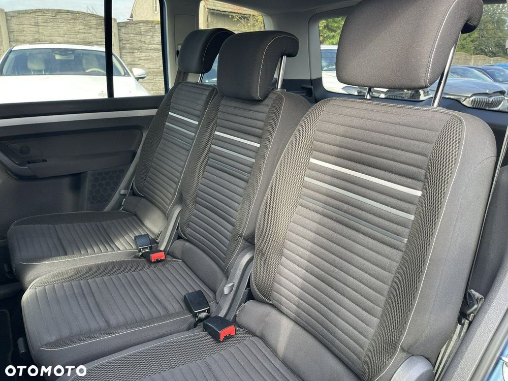 Volkswagen Touran - 10