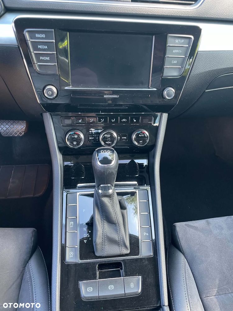 Skoda Superb 2.0 TDI DSG Ambition - 14