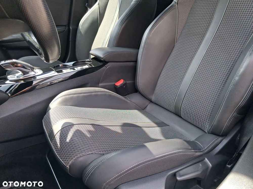 Peugeot 2008 1.2 PureTech GT S&S EAT8 - 27