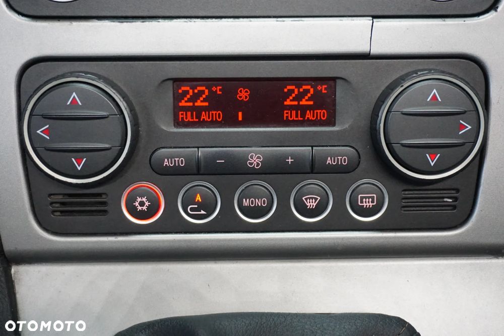 Alfa Romeo 159 1.9 JTDM 16V DPF Distinctive - 24