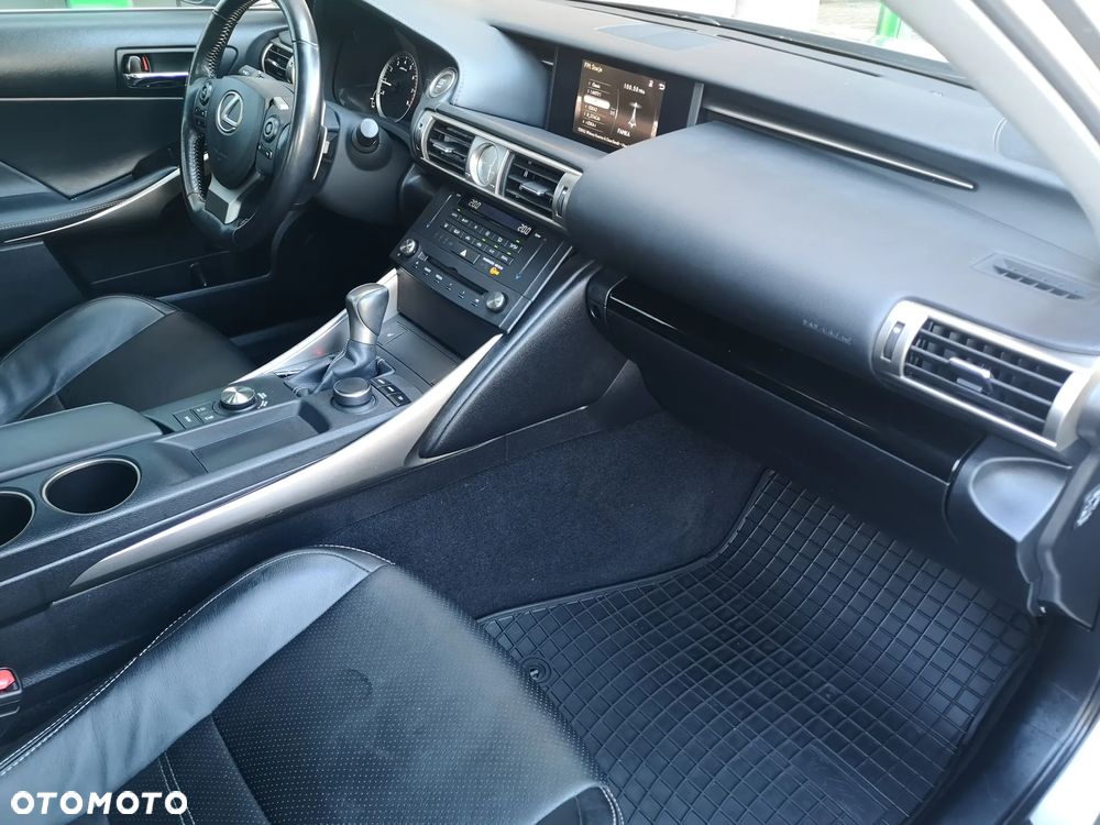 Lexus IS 200t Executive Line - 10