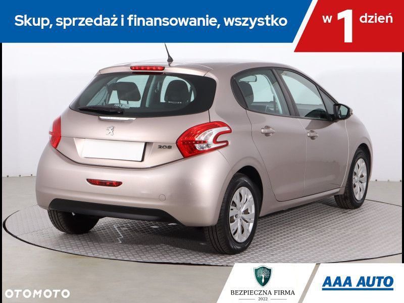 Peugeot 208 - 6