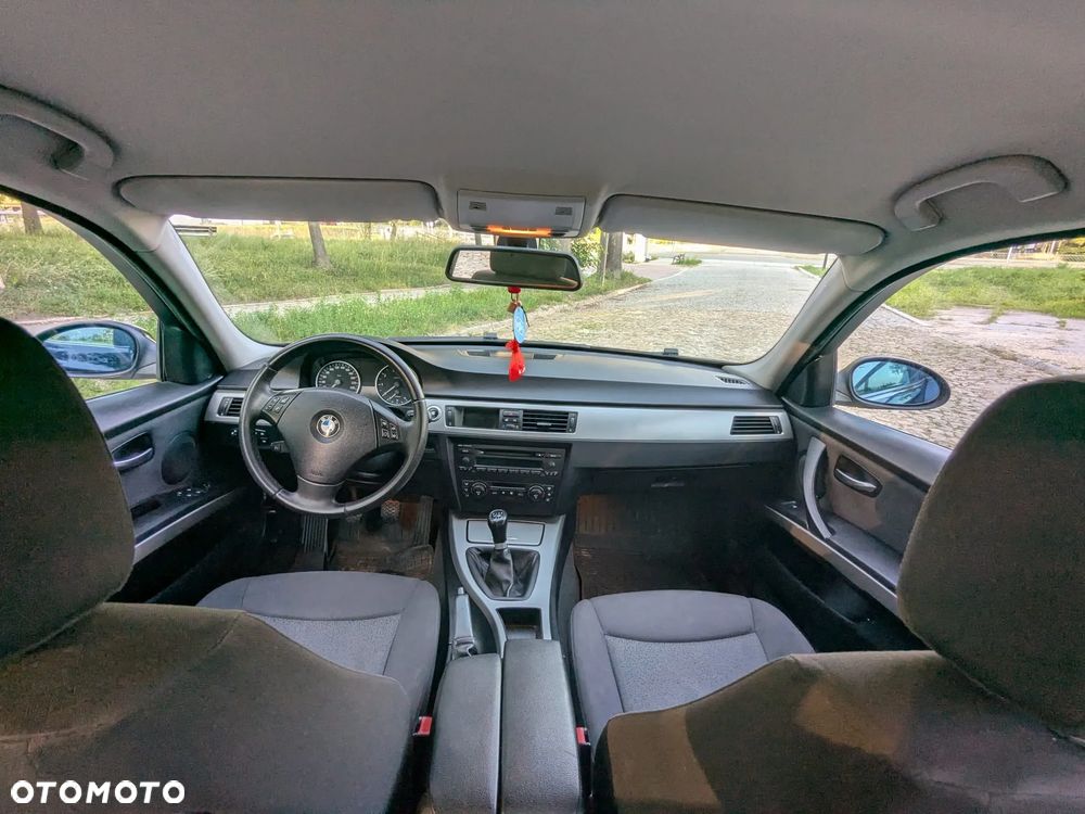 BMW Seria 3 320i - 8
