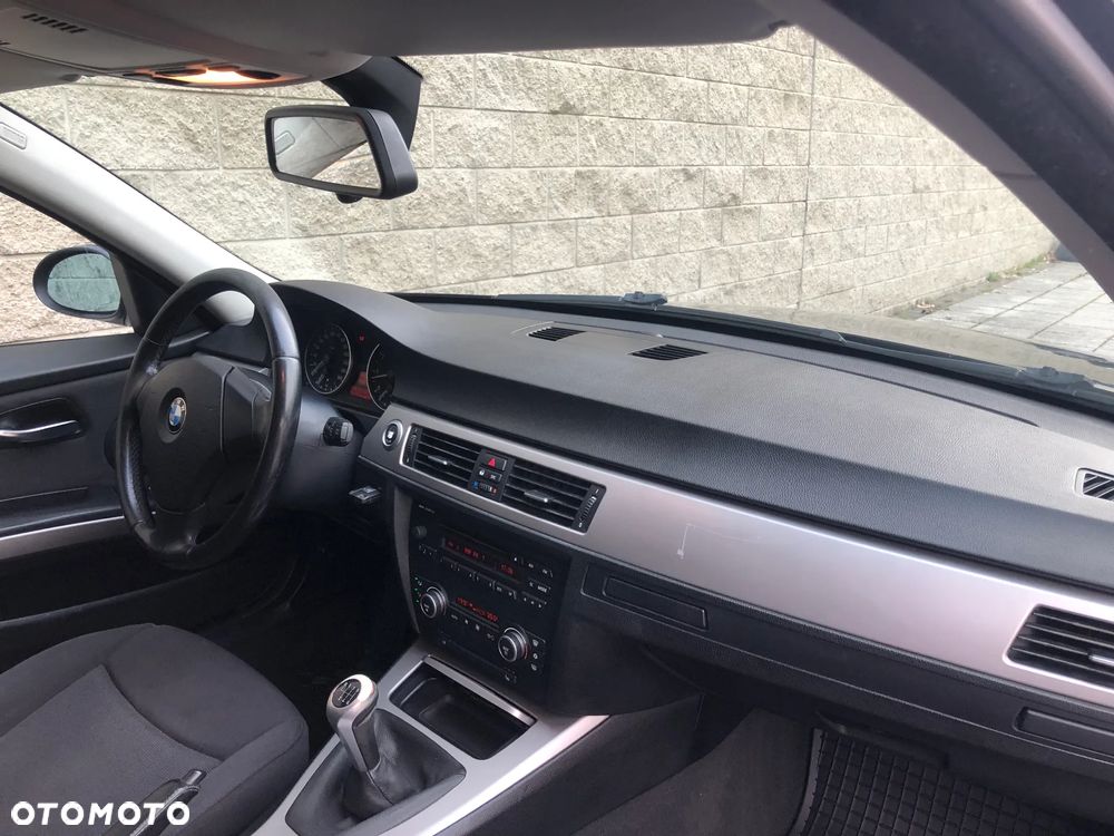 BMW Seria 3 318i - 16