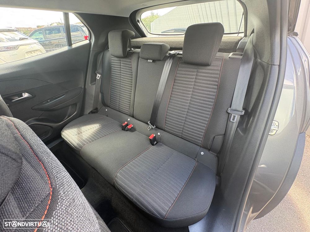 Peugeot 2008 - 11