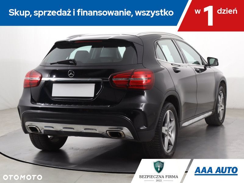 Mercedes-Benz GLA - 7