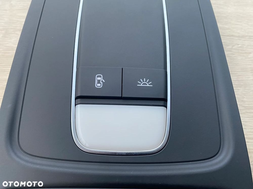 LAMPKA OŚWIETLENIA WNĘTRZA KABINY AUDI A3 8V 8V0947135A - 3