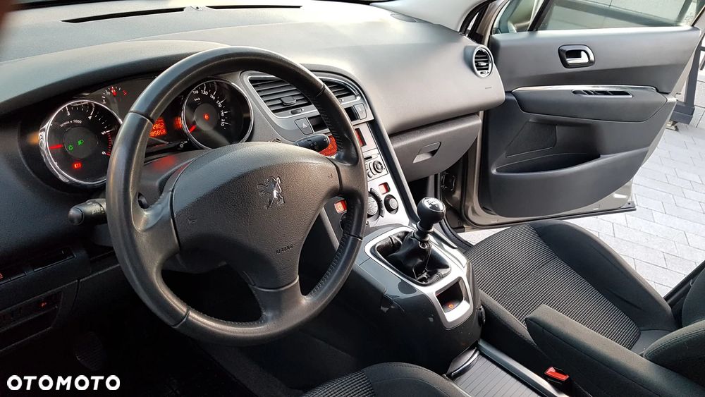 Peugeot 5008 HDI 115 Allure - 10