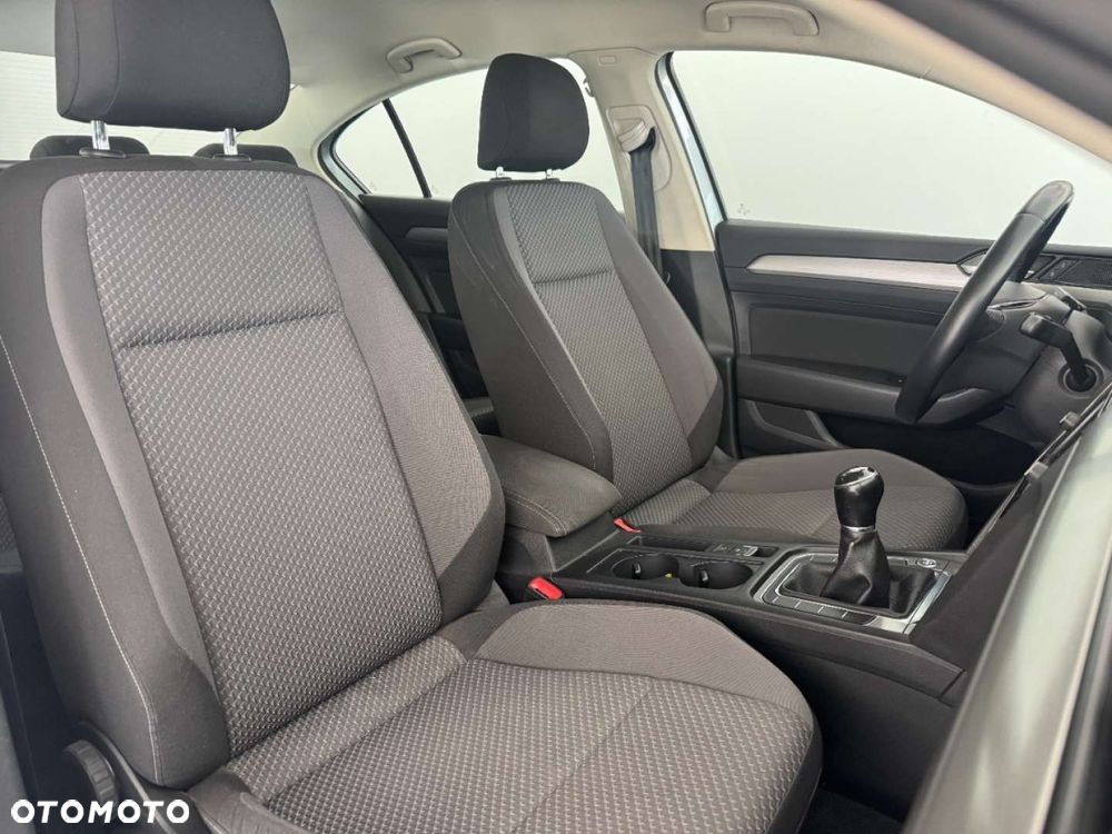 Volkswagen Passat 1.6 TDI BMT Comfortline - 22