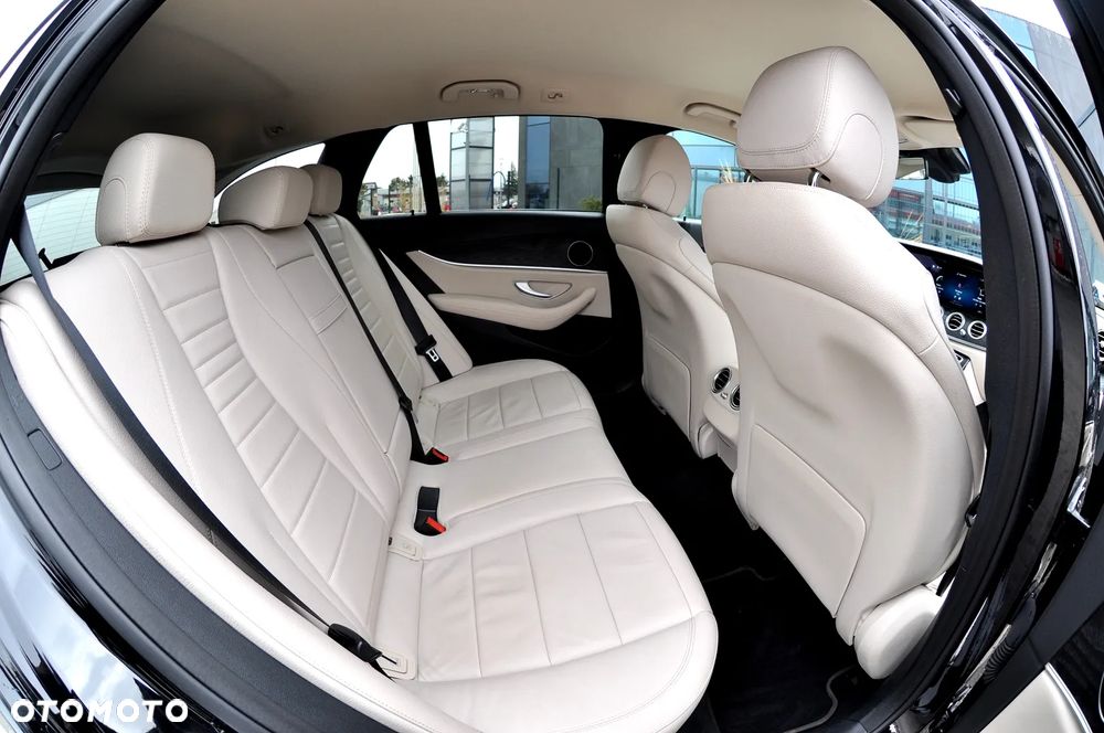 Mercedes-Benz Klasa E 200 9G-TRONIC Avantgarde - 32