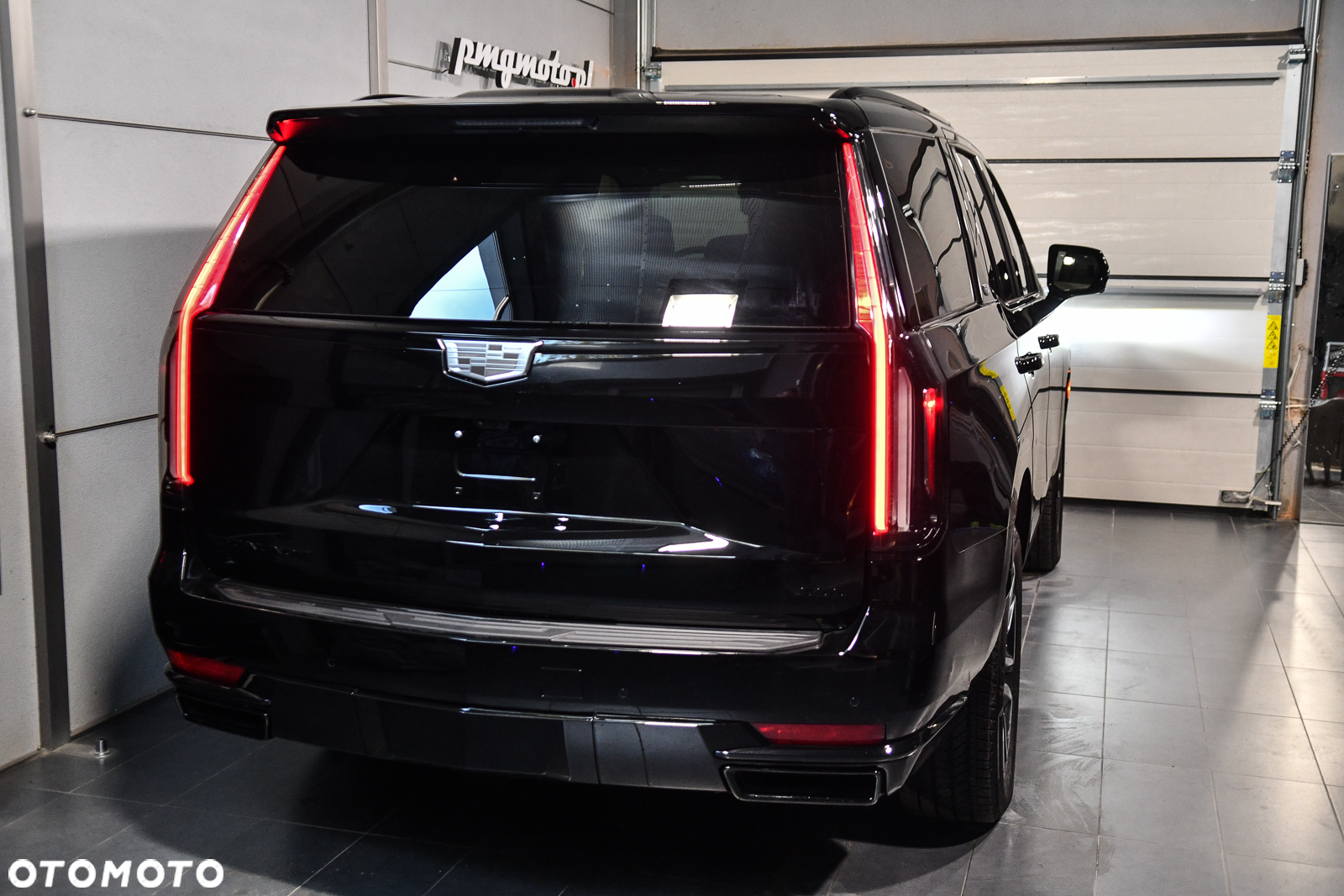 Cadillac Escalade - 14
