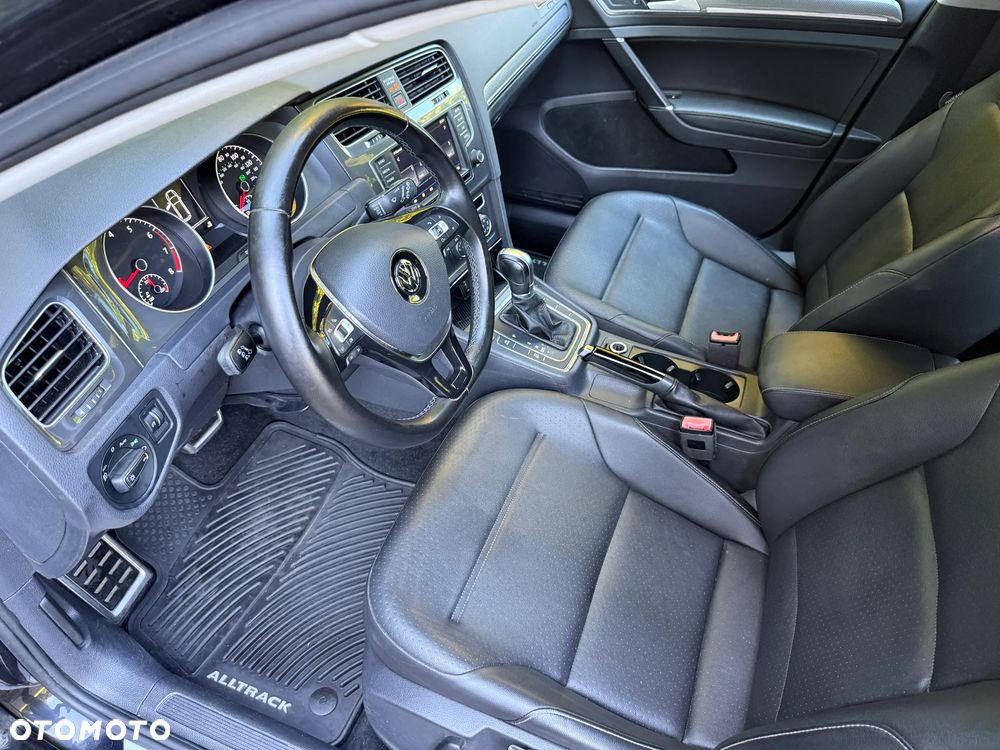 Volkswagen Golf - 23
