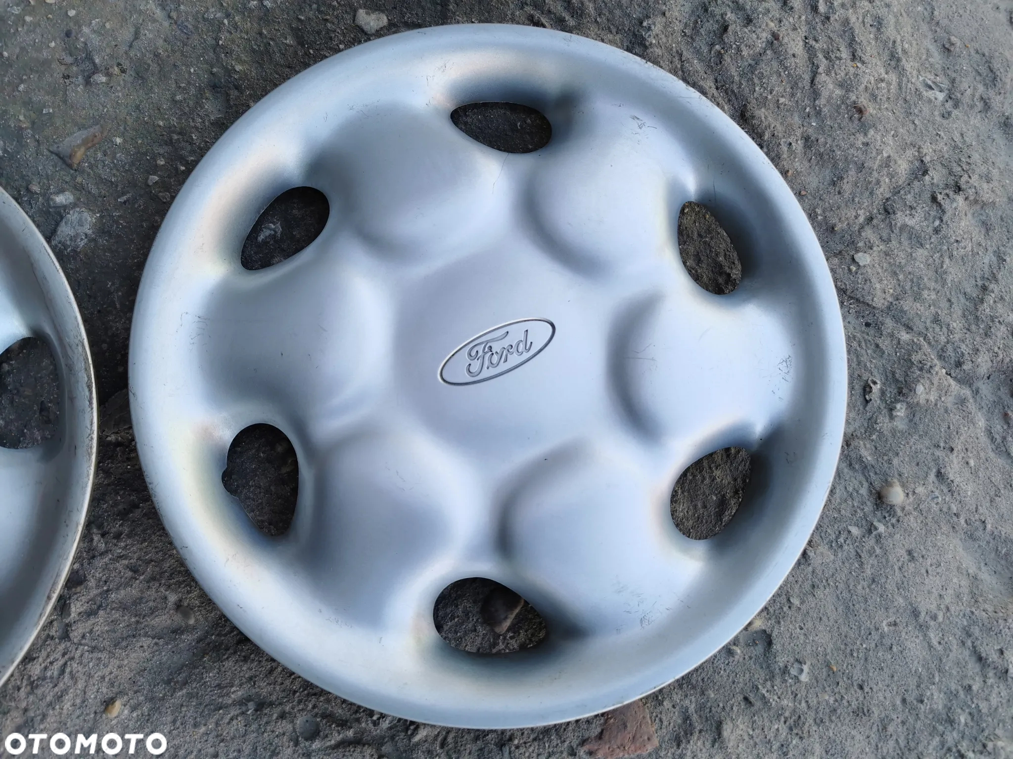 Ford Escort Puma Orion Courier Kołpaki 14" 2 szt - 2