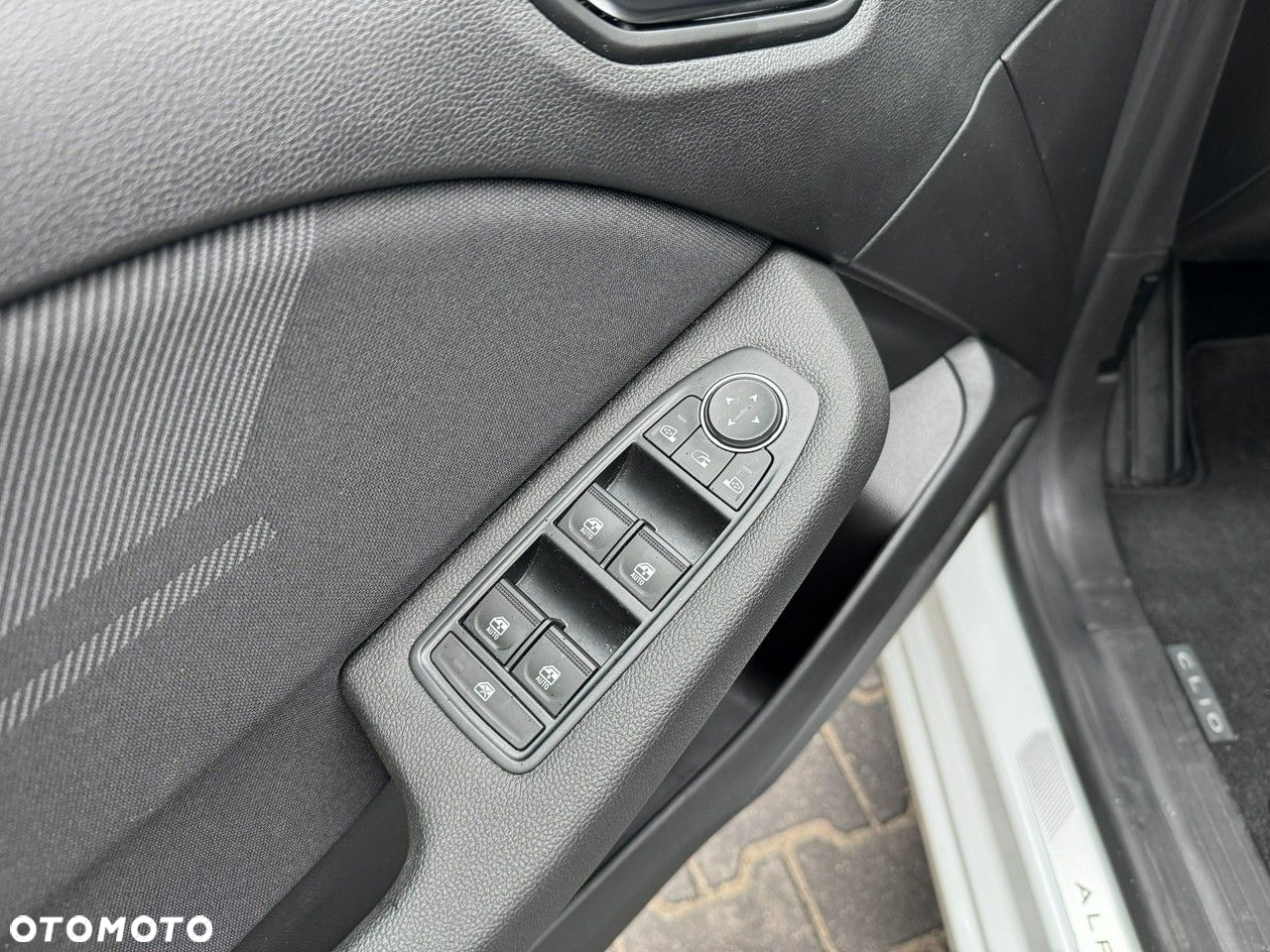 Renault Clio - 16