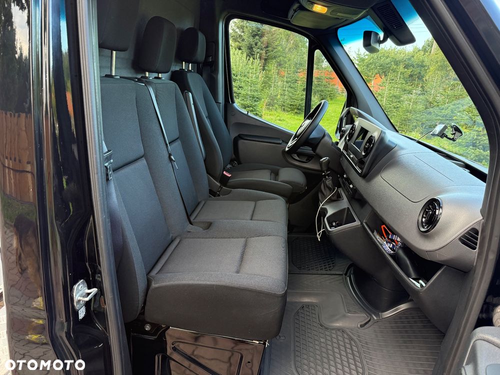 Mercedes-Benz Sprinter 319 3.0 V6 - 8