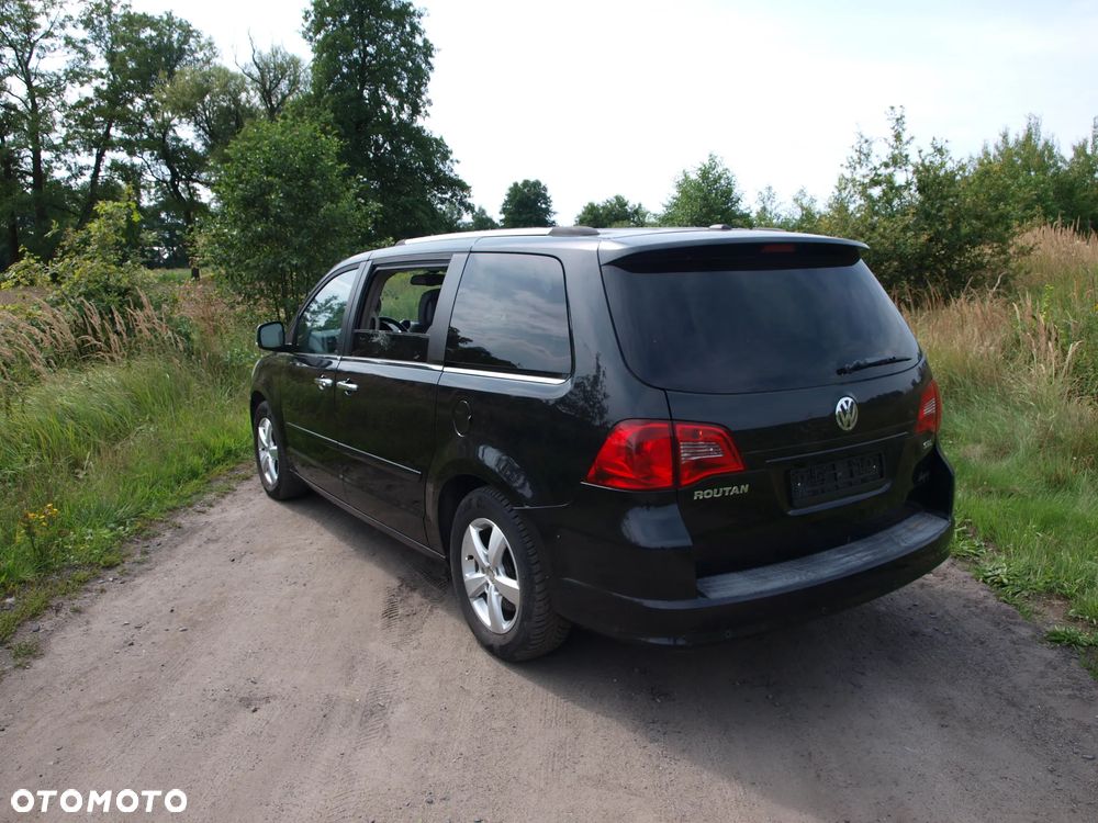 Volkswagen Routan - 36