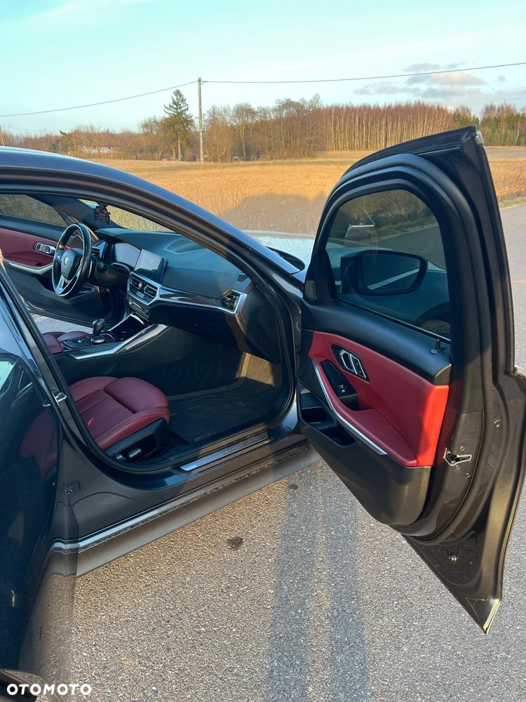 BMW Seria 3 330i xDrive M Sport - 17