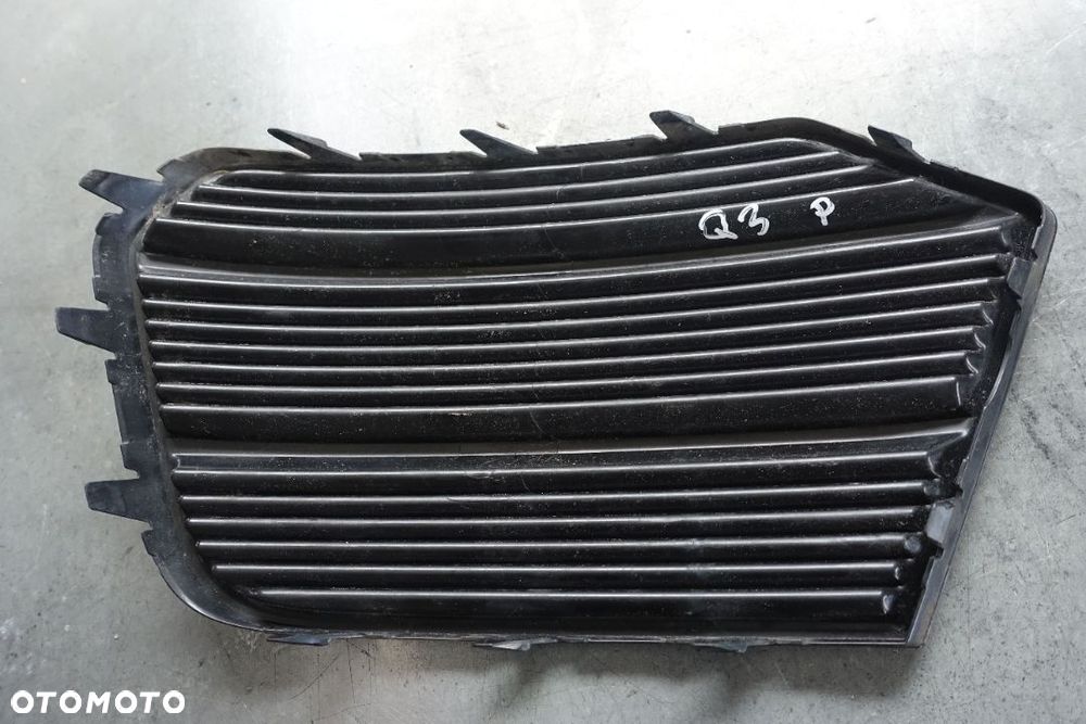 KRATKA ZDERZAKA PRAWA AUDI Q3 LIFT 14-18r.  8U0 - 2