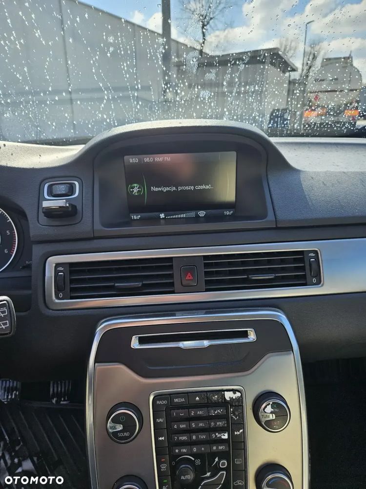 Volvo V70 D2 Momentum - 9