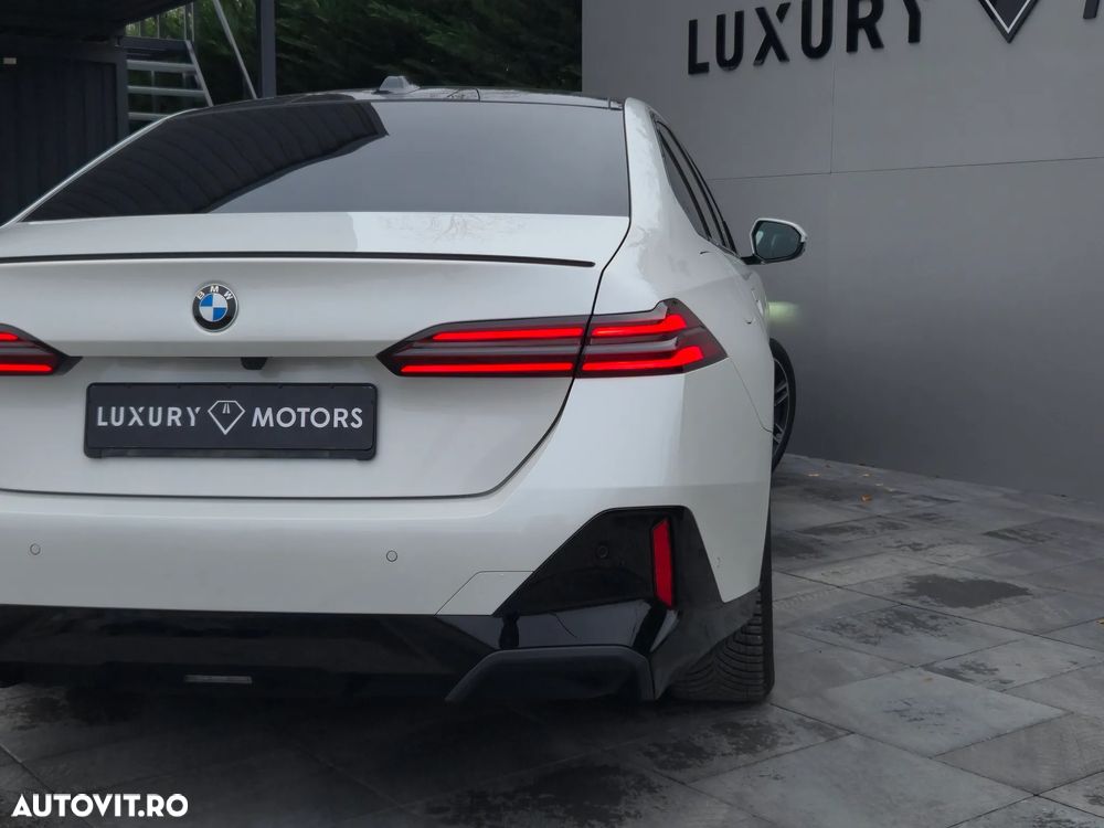 BMW Seria 5 520i Aut. M Sport Edition - 39