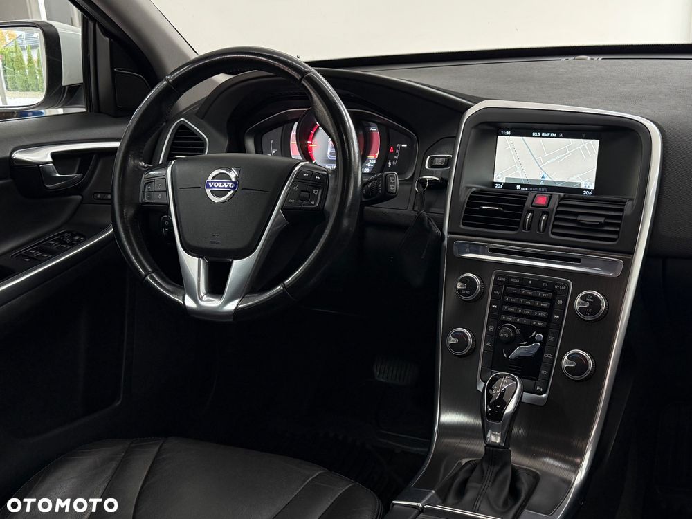 Volvo XC 60 D3 Drive-E R-Design Momentum - 36