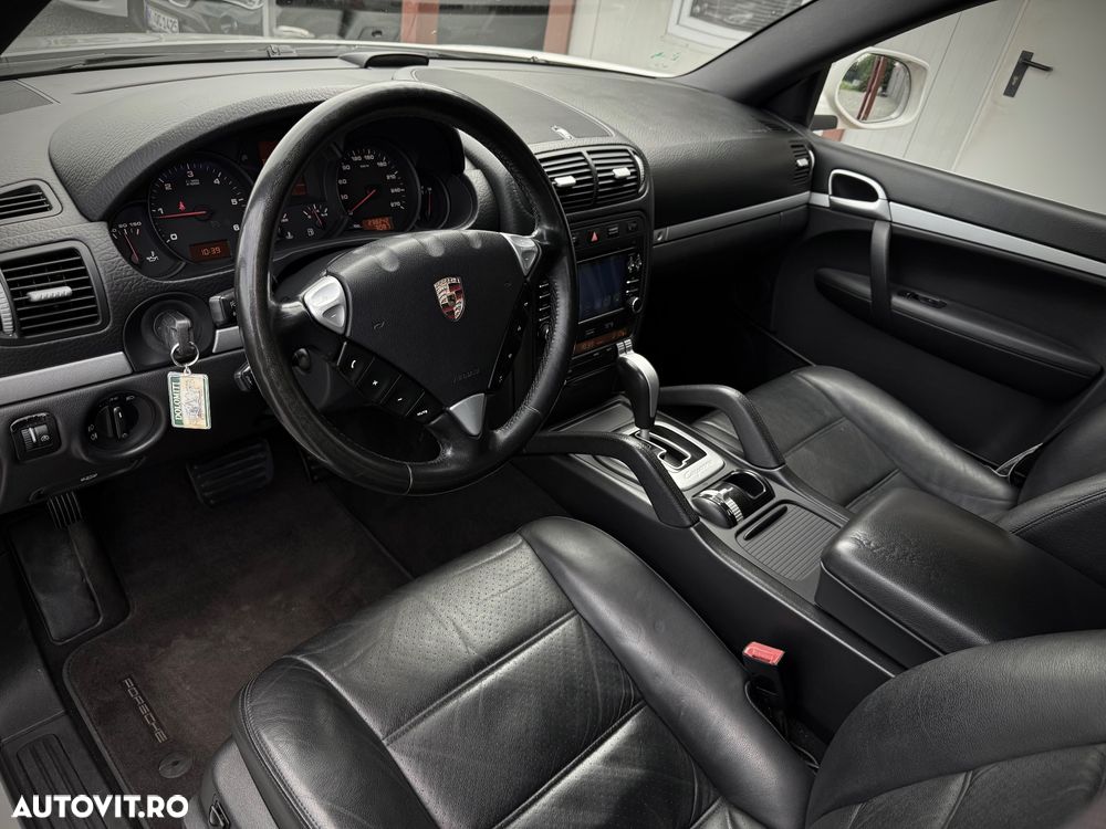Porsche Cayenne - 6