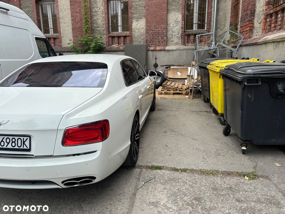 Bentley Flying Spur V8 Convertible - 9