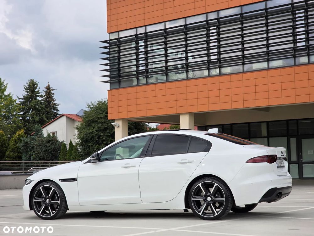 Jaguar XE 2.0 D180 R-Dynamic S - 23