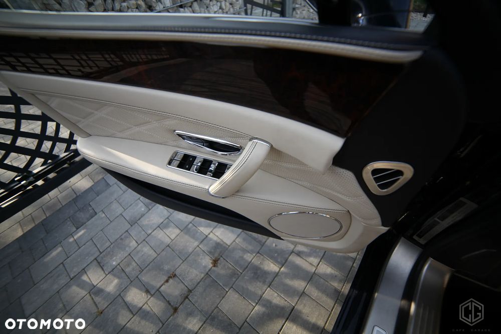 Bentley Flying Spur W12 - 30