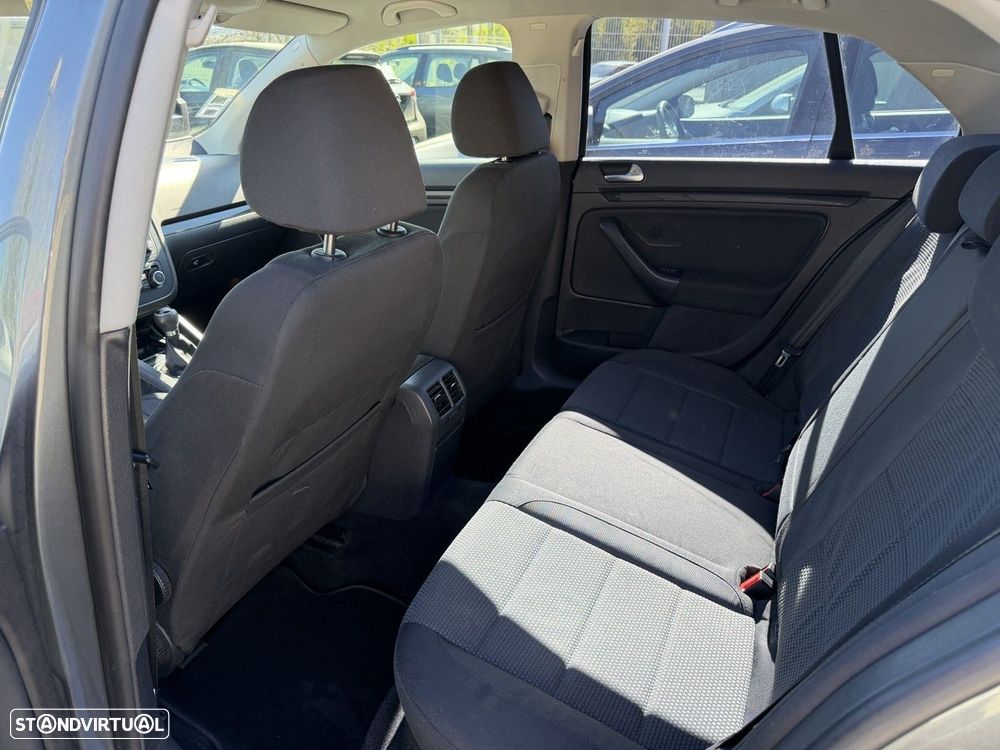 VW Jetta 1.6 TDi Trendline BM - 10