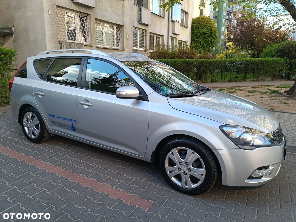 Kia Ceed - 4
