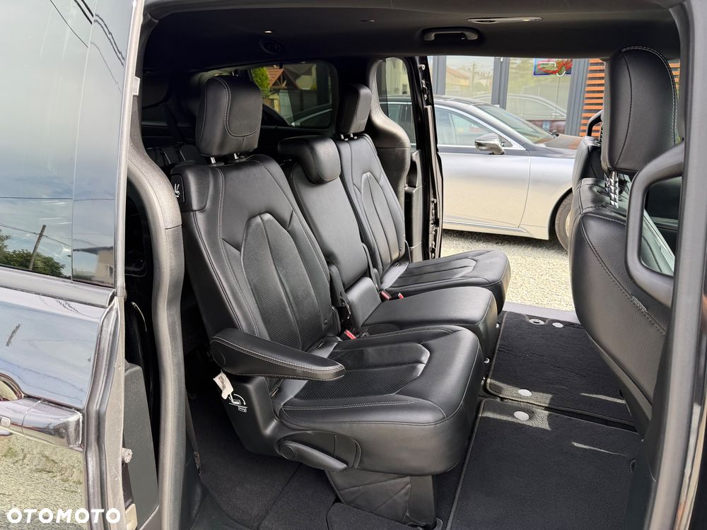 Chrysler Pacifica - 31