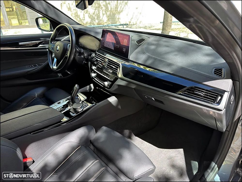 BMW 530 e Line Luxury - 29